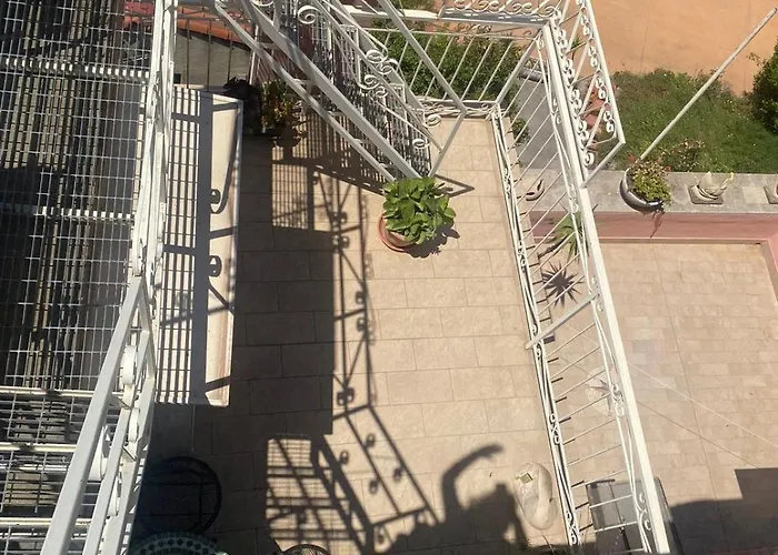 Gorra Rosa Di Mare Vicino Al Mare Lontano Dal Caos!